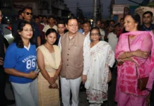 जल सृष्टि पार्क के लोकार्पण से लौटते समय सीएम धामी ने अचानक रुकवाया काफिला, बच्चों और आमजन के साथ खिंचवाईं सेल्फी