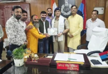 नशामुक्ति अभियान और संगठन के नाम के दुरुपयोग को लेकर एसएसपी से मिले विहिप-बजरंग दल पदाधिकारी