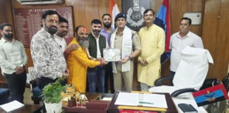 नशामुक्ति अभियान और संगठन के नाम के दुरुपयोग को लेकर एसएसपी से मिले विहिप-बजरंग दल पदाधिकारी