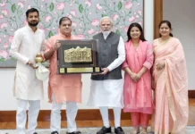 पीएम मोदी से मिलकर भट्ट ने दिया पुत्र के विवाह का निमंत्रण!