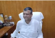 जनहित के कार्यों में तेजी लाने के लिए मेयर सौरभ थपलियाल ने की विभागीय अधिकारियों के साथ बैठक