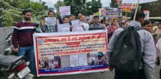 भर्ती की मांग को लेकर बेरोजगार युवाओं की महारैली, सचिवालय कूच कर सरकार के खिलाफ किया प्रदर्शन
