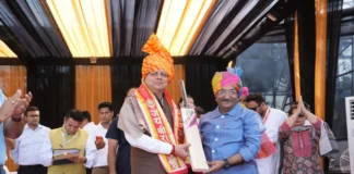 नमो क्रिकेट लीग में मुख्यमंत्री धामी ने खिलाड़ियों के साथ खेला क्रिकेट, बढ़ाया युवा खिलाड़ियों का उत्साह