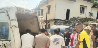 सहस्त्रधारा में 50 मीटर गहरी खाई में गिरी कार, SDRF ने तीन घायलों को किया रेस्क्यू