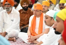 सेवा संकल्प अभियान’ के तहत नानकमत्ता पहुंचे मुख्यमंत्री धामी, स्वच्छता अभियान में किया श्रमदान