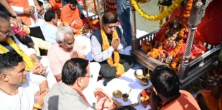 पीएम मोदी के सार्वजनिक जीवन के 25 वर्ष पूरे होने पर सीएम धामी ने हरकी पैड़ी पर की गंगा आरती