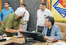 92 शिकायतें, कई परिवारों का दर्द; समाधान दिवस में डीएम ने अधिकारियों को दिए सख्त निर्देश