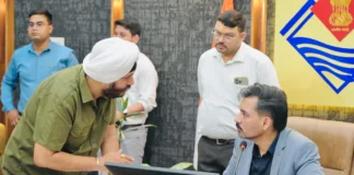 92 शिकायतें, कई परिवारों का दर्द; समाधान दिवस में डीएम ने अधिकारियों को दिए सख्त निर्देश
