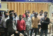 देहरादून: शराबियों को बस में भरकर थाने ले पहुंची पुलिस, 20 लोगों पर कार्रवाई; 45 के चालान