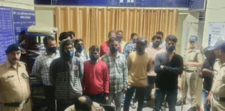 देहरादून: शराबियों को बस में भरकर थाने ले पहुंची पुलिस, 20 लोगों पर कार्रवाई; 45 के चालान