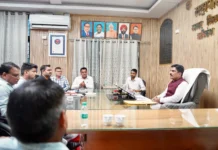 नगर निगम ऋषिकेश में निर्माणाधीन भवन, पार्किंग एवं विभिन्न विकास कार्यों की प्रगति की समीक्षा बैठक संपन्न