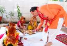 मुख्यमंत्री धामी ने महानवमी पर किया हवन, नौ कन्याओं का पूजन कर मांगा प्रदेश की खुशहाली का आशीर्वाद