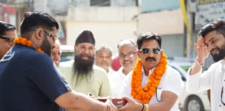 रेलवे रोड पर 6.68 लाख रुपये की लागत से नाला निर्माण कार्य का महापौर श्री शम्भू पासवान जी ने किया शुभारंभ