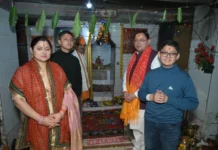 मुख्यमंत्री पुष्कर सिंह धामी ने पैतृक गांव हड़खोला स्थित श्री हरि चंद देवता मंदिर में की पूजा-अर्चना