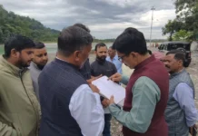 महापौर श्री शम्भू पासवान ने त्रिवेणी घाट नवीनीकरण एवं सौंदर्यीकरण कार्यों का किया औचक निरीक्षण