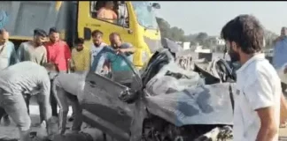 हल्द्वानी में भीषण सड़क हादसा: तेज रफ्तार कार पलटकर डिवाइडर से टकराई, दो नाबालिगों की मौत, दो घायल