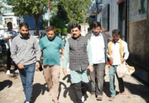 महापौर श्री शम्भू पासवान ने आवास विकास की गली नंबर-03 में 11 लाख रुपये की लागत से सड़क निर्माण कार्य का किया शुभारंभ